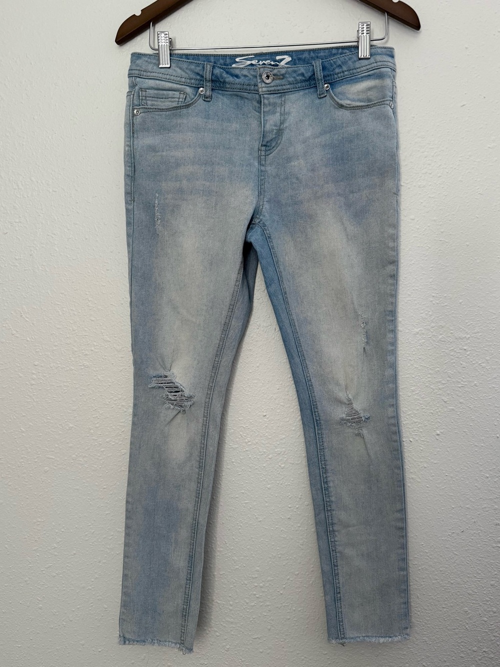 Seven7 Light Wash Distressed Skinny Jeans Raw Hem Stretch Women’s Size 9